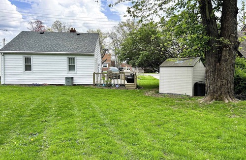 Blue Ash House | Cooper 2 Bed 1 Bath in Blue Ash Family Home