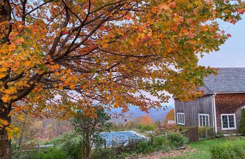 West Dover House | Cooper Hill Hideout