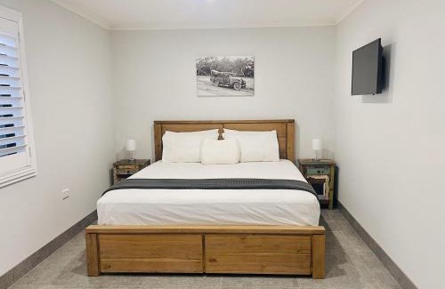 Lightning Ridge Apartment | Cooper's Cottages