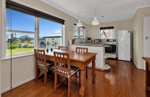 Coopers Beach House | Coopers Kiwi Bach - Coopers Beach Holiday Home