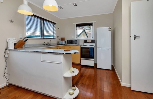 Coopers Beach House | Coopers Kiwi Bach - Coopers Beach Holiday Home