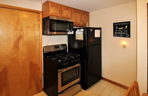 Oneonta Apartment | Cooperstown Baseball Rentals - Dugout Efficiency 2