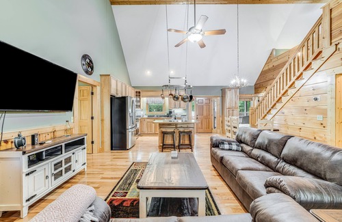 Ellijay Cabin | Coosawattee Cabin - pool, gym & tennis - fireplace, fire pit & central AC