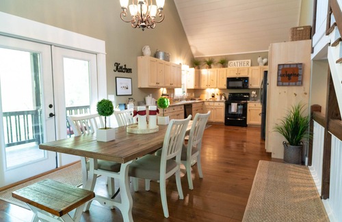 Ellijay Cabin | Coosawattee Craftsman -2 King Beds, Pool Table, Fire Pit, Arcade, Resort Amenity