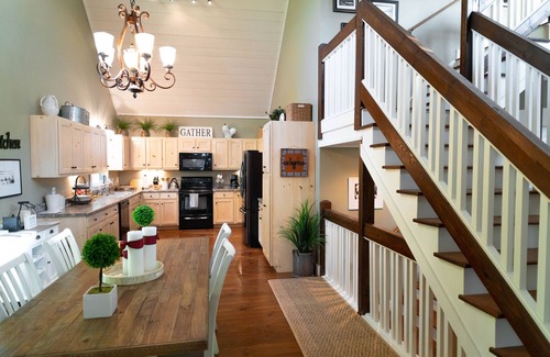 Ellijay Cabin | Coosawattee Craftsman -2 King Beds, Pool Table, Fire Pit, Arcade, Resort Amenity