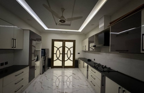 Islamabad Villa | Coozy corner in the centre of city 7 mints drive to airport motorway feels like.