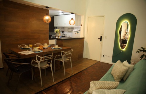 Copacabana Apartment | Copacabana, beach & metro steps away – Apt for 6