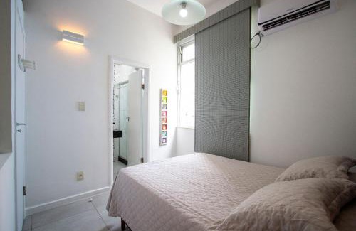 Copacabana Apartment | COPACABANA - VISTA LATERAL MAR