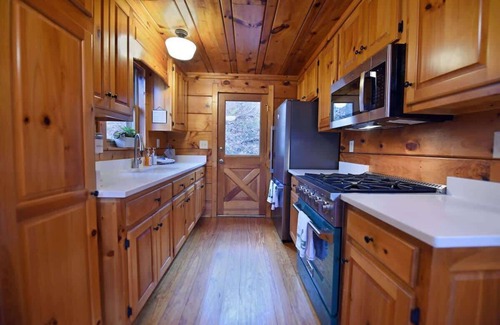 Blue Ridge Cabin | Copper Cabin - Blue Ridge, creek, pets, fire pit