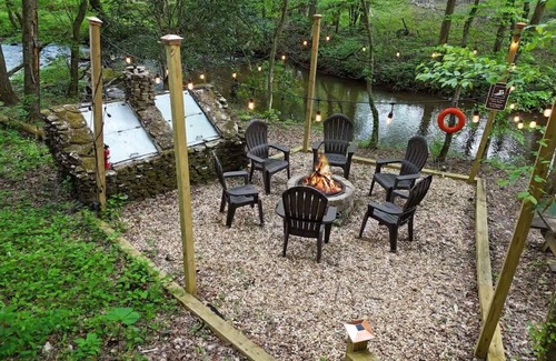 Blue Ridge Cabin | Copper Cabin - Blue Ridge, creek, pets, fire pit