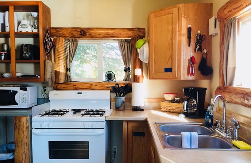 Cantwell Apartment | *Copper Cabin *Studio apartment* *Alaskan comfort near Denali Park* Washer/Dryer