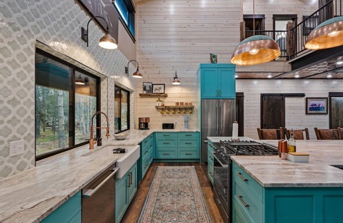 Island Park House | Copper Cowboy |Luxury Lodge w/Private Dock Access