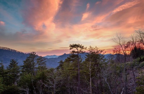 Gatlinburg - Pigeon Forge House | Copper Fox Cabin Home