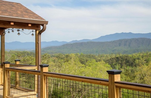 Gatlinburg - Pigeon Forge House | Copper Fox Cabin Home