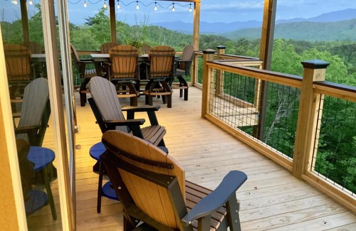 Gatlinburg - Pigeon Forge House | Copper Fox Cabin Home