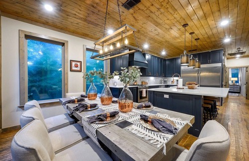 Broken Bow Cabin | Copper Leaf Lodge – 4BR Luxury Cabin w/Pool, Fishing, Sleeps 12