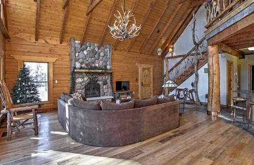 Gleason Cabin | 'Copper Lodge' - Gorgeous Gleason Cabin w/ Deck!