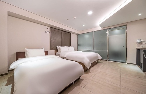 Guri Hotel | Copper THE Stay Here