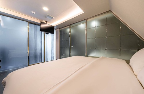 Guri Hotel | Copper THE Stay Here