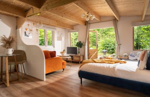 Blandford Saint Mary House | Copperbeech - Luxury Holiday with Private Hottub