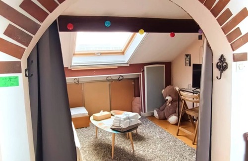 L'Hay-les-Roses Apartment | Coquet 2 Pièces Sous les Toits