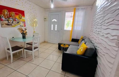 Le Lamentin Apartment | COQUET F2 CLIMATISE AVEC PISCINE AU LAMENTIN