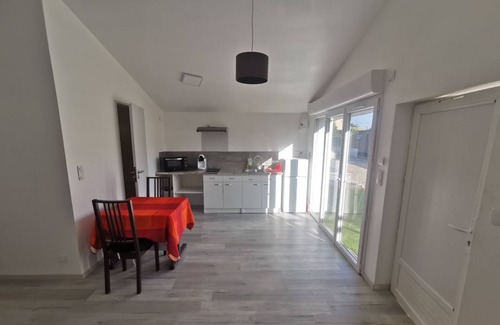 Saint-Alban-du-Rhone Apartment | Coquet Studio Climatisé et Privatif à Saint-alban-du-rhone