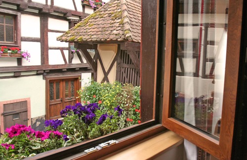 Eguisheim Cottage | Coquette timbered house of the 17th century renovated