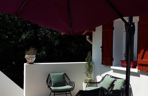 Saint-Pee-sur-Nivelle Cottage | Coquettish cottage T3-96 m2 quiet, swimming pool 8x4 heated in season, terrace 30 m2, Clim