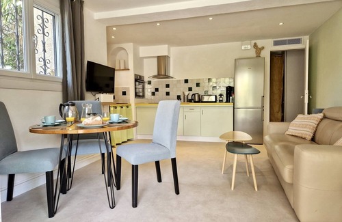Vallauris Apartment | Coquettish and quiet downstairs 3-room villa in a green setting