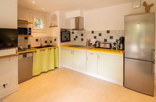 Vallauris Apartment | Coquettish and quiet downstairs 3-room villa in a green setting