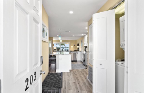 Bradenton Beach Condo | Coquina Moorings 203 | Pool & Boat Dock