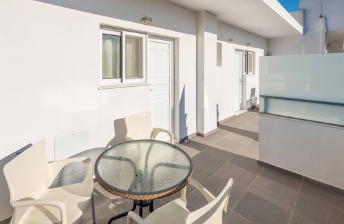 South Rhodes Apartment | Corafili