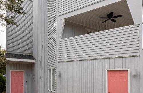 Northeast Virginia Beach House | Coral Beach House - North End VB