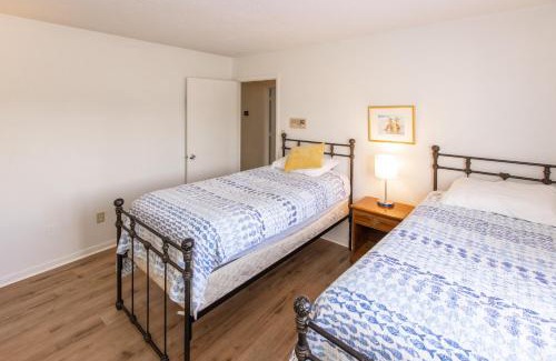 Northeast Virginia Beach House | Coral Beach House - North End VB