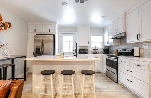 Lubbock House | Coral Cottage by Park in Med Dst