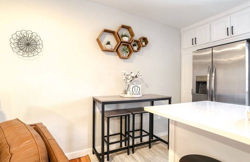 Lubbock House | Coral Cottage by Park in Med Dst