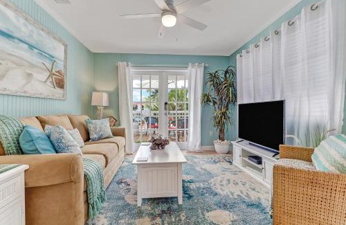 Central Naples Apartment | Coral Cottage Retreat