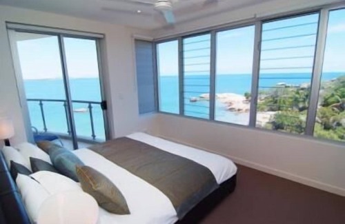 Bowen Hotel | Coral Cove Apartments
