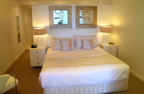Bowen Hotel | Coral Cove Apartments