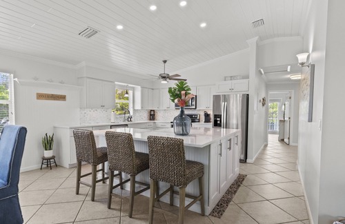 Anna Maria House | Coral Cove: Walk to the Beach! Heated pool! Prime North End!