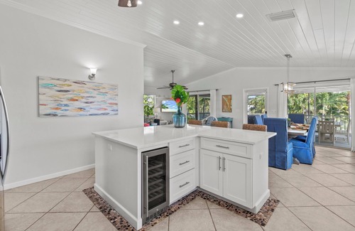 Anna Maria House | Coral Cove: Walk to the Beach! Heated pool! Prime North End!