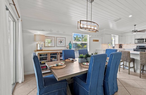 Anna Maria House | Coral Cove: Walk to the Beach! Heated pool! Prime North End!