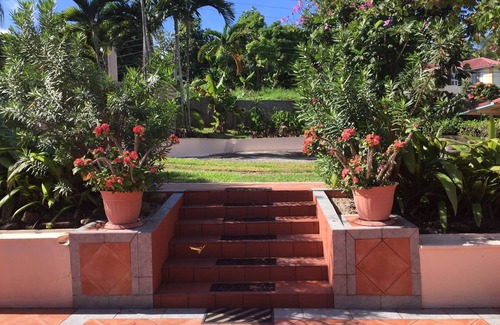 Port Maria Bed & Breakfast | Coral Hill B & B - Red Ginger Lily Suite