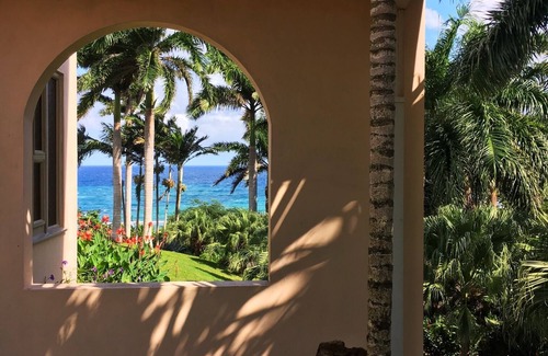 Port Maria Bed & Breakfast | Coral Hill B & B - Red Ginger Lily Suite