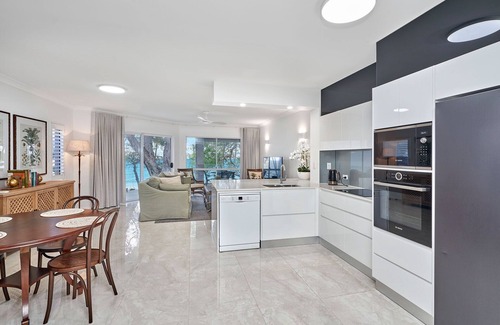 Palm Cove Apartment | Coral Horizons Beachfront Apartment