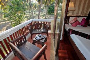 Phongprasan Resort | Coral Hotel Bangsaphan