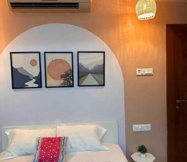 Koregaon Park Apartment | Coral: Pvt Studio in Koregaon Park. WiFi SmartTv AC