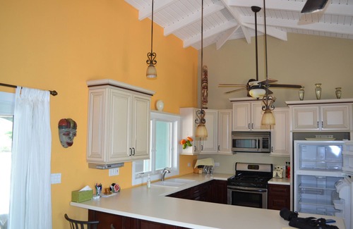 Judith's Fancy House | Coral Reef Beach House - Relax or Dive in Paradise, great central location