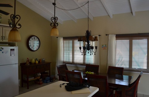 Judith's Fancy House | Coral Reef Beach House - Relax or Dive in Paradise, great central location